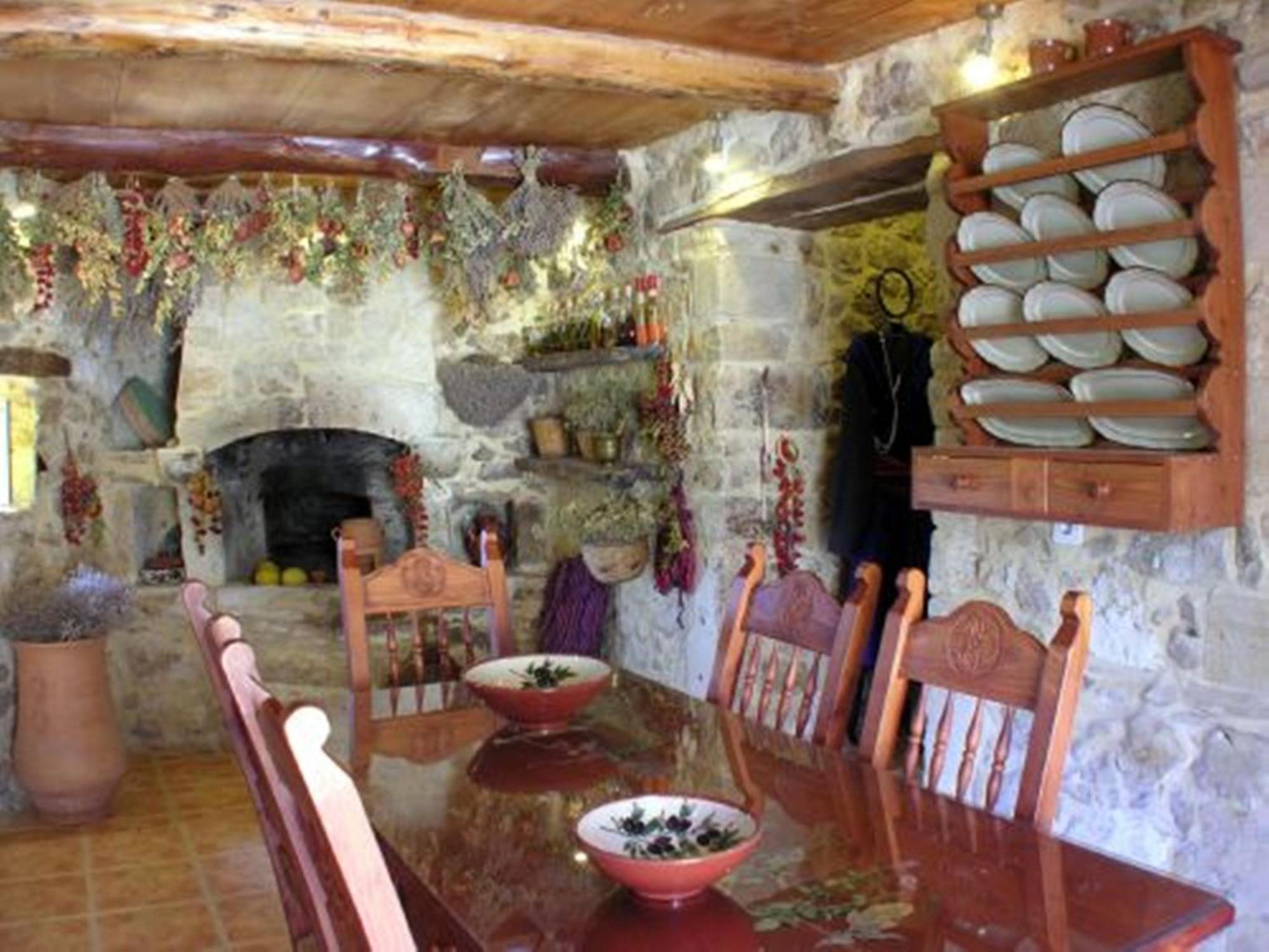 Kouriton House *